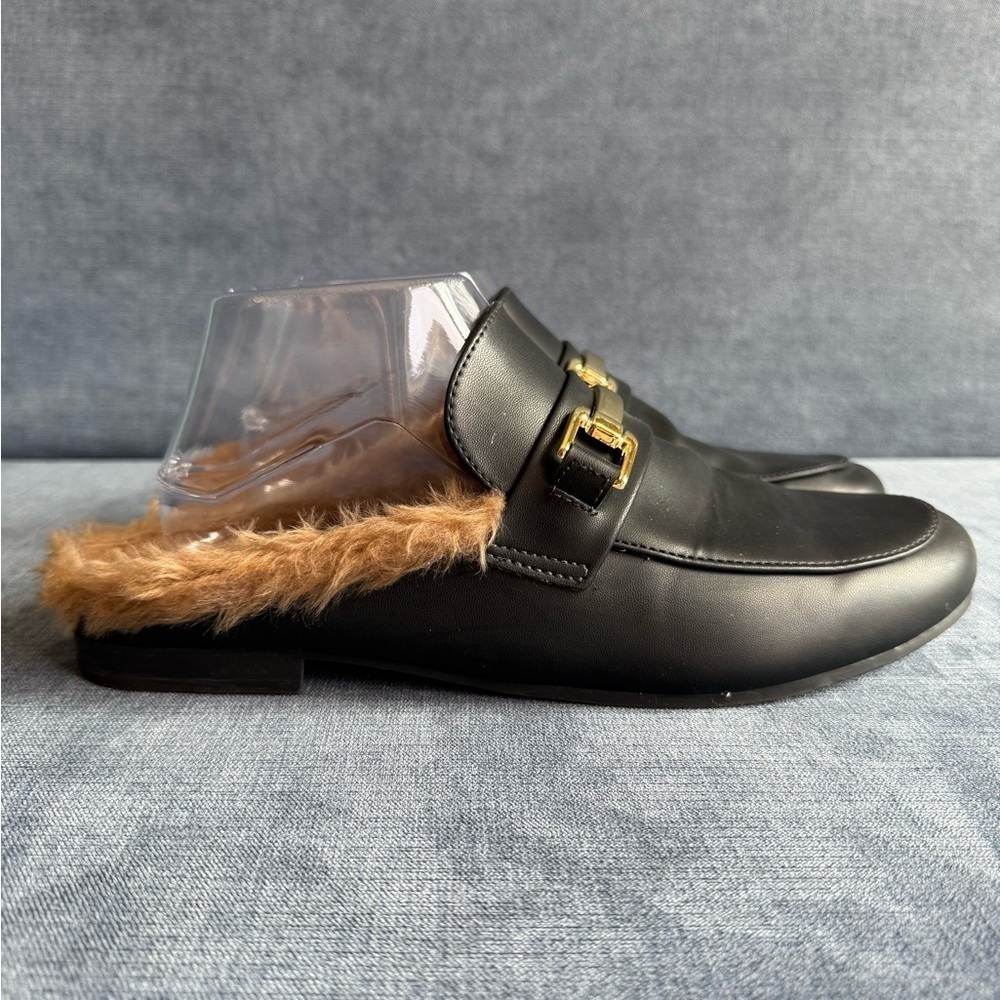 Steve Madden Womens Black Faux Fur Lined Flat Slip On Loafers SZ 9.5 Gold Chain